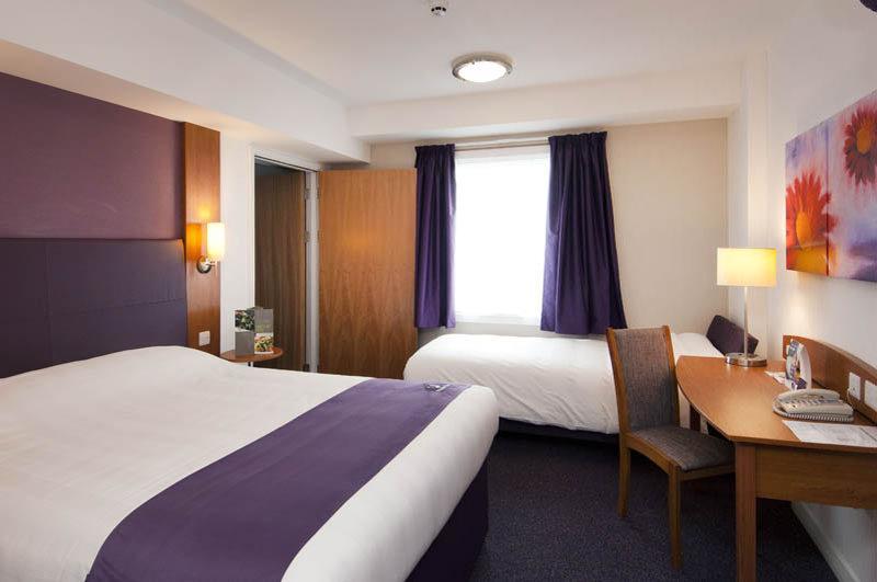 Premier Inn Glasgow Milngavie Exterior foto